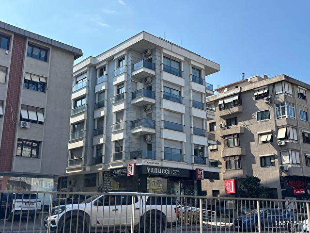 BAĞDAT CADDESİNDE 2 CADDEYE CEPHELİ 4.5+1 TERASLI MUHTEŞEM DAİRE