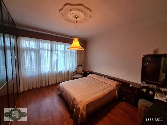 Topağacı Meydanda Yatırımlık Yüksek Tavanlı Nişantaşı Evi