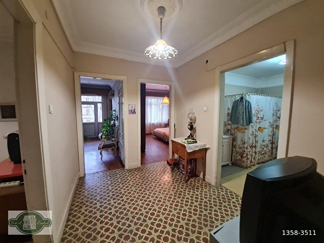 Topağacı Meydanda Yatırımlık Yüksek Tavanlı Nişantaşı Evi