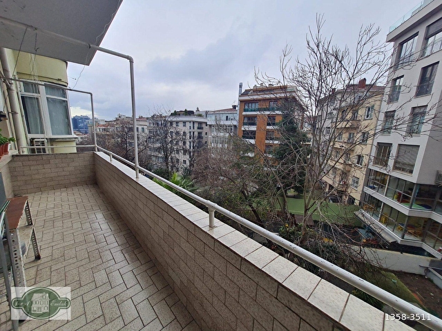 Topağacı Meydanda Yatırımlık Yüksek Tavanlı Nişantaşı Evi