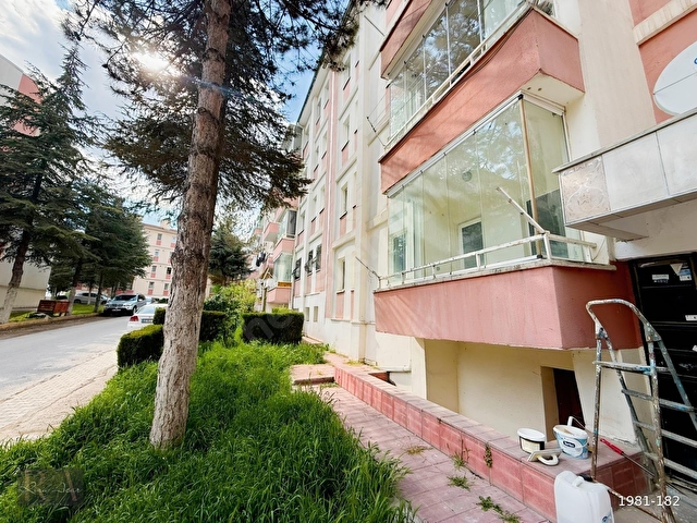 RIZA ACARdan UĞUR SİTESİNDE SATILIK YÜKSEK GİRİŞ