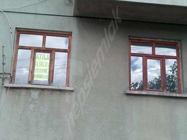 KASTAMONU MERKEZDE VALİLİK ARKASİ SAAT KULESİ MAHALLESİNDE SATILIK SOBALI EV 2+1