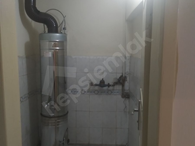 KASTAMONU MERKEZDE VALİLİK ARKASİ SAAT KULESİ MAHALLESİNDE SATILIK SOBALI EV 2+1 - Görsel 10