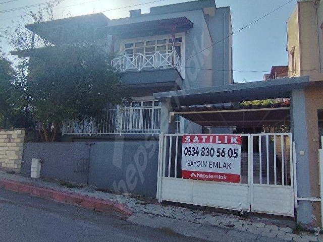 İSSUME SİTESİNDE TEMİZ DOĞALGAZLI MANZARALI 5+1  SATILIK TRİBLEKS VİLLA