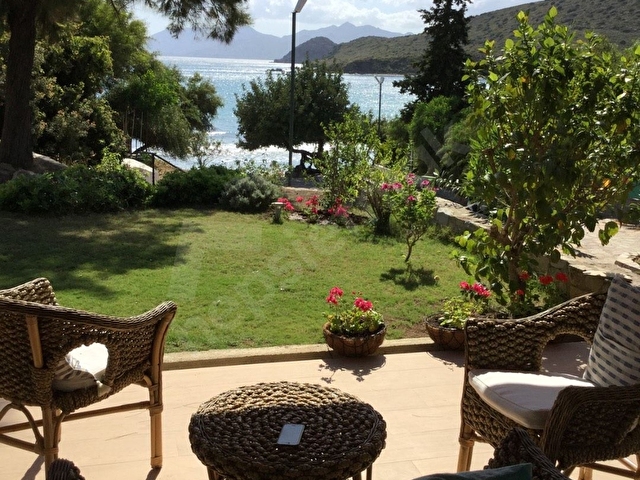 DATÇA-KARAİNCİR DE DENİZE SIFIR KİRALIK villa