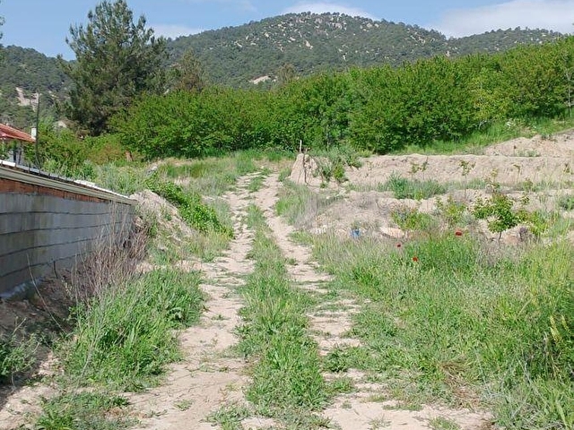 KORKUTELİ: SÜLEKLERDE, SATILIK 1333M² BAHÇE İÇERİSİNDE 2+1 EV - Görsel 2
