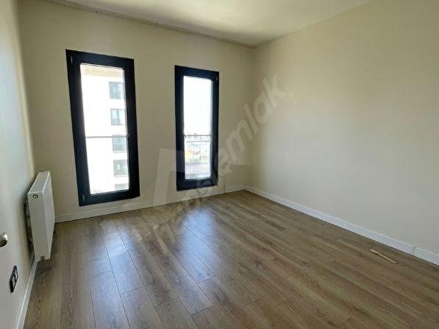 BAHÇEŞEHİR TOKİ HOŞDEREDE SATILIK 2+1 KISA KATLI SİTE İÇİ DAİRE - Görsel 11