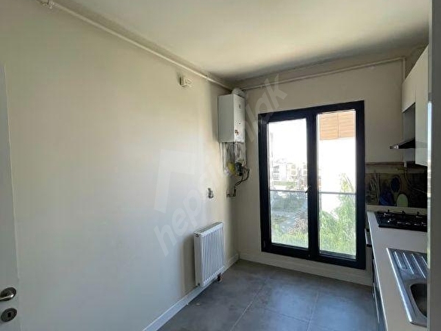 BAHÇEŞEHİR TOKİ HOŞDEREDE SATILIK 2+1 KISA KATLI SİTE İÇİ DAİRE - Görsel 4