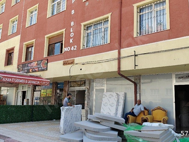 Arslan Emlaktan Işıklar mahallede satılık daire 3+1 165 metre Ara kat Asansörlü kat 1 dükkan üstü