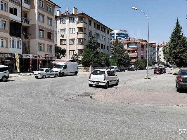 Arslan Emlaktan Işıklar mahallede satılık daire 3+1 165 metre Ara kat Asansörlü kat 1 dükkan üstü - Görsel 2