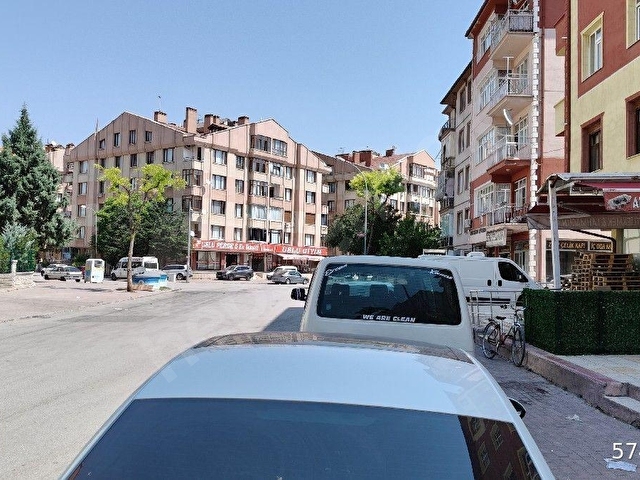 Arslan Emlaktan Işıklar mahallede satılık daire 3+1 165 metre Ara kat Asansörlü kat 1 dükkan üstü - Görsel 4