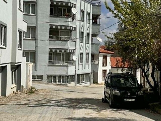 DAĞCI EMLAKTAN KARŞIYAKADA SATILIK10 DAİRELİK MÜSTAKİL EV ARSA - Görsel 5