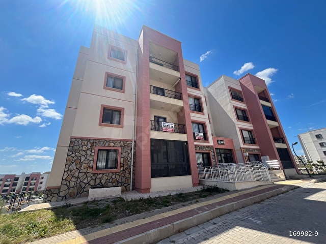 SEFERİHİSAR TOKİDE SATILIK ÖNÜ AÇIK ARA KAT 2+1 BORÇSUZ DAİRE