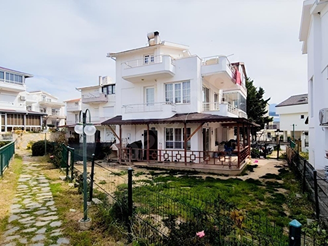 SOĞUCAKTA HAVUZLU SİTEDE EŞYALI 4+1 FOURLEX KİRALIK VİLLA - Görsel 26