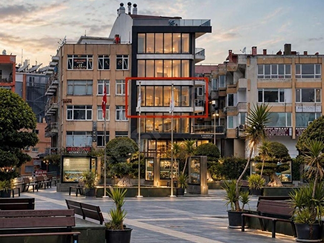 CUMHURIYET MEYDANI KALEIÇI VE DENIZE YAKIN SATILIK 2+1 DAIRE