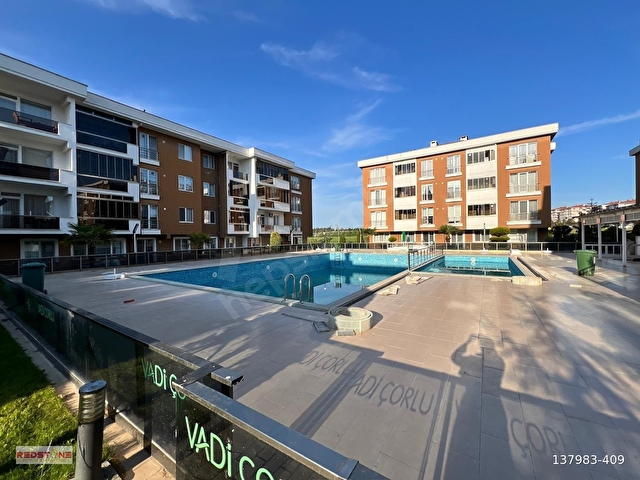 REDSTONEDEN VADİ ÇORLU SİTESİNDE SATILIK 2+1 FIRSAT DAİRE