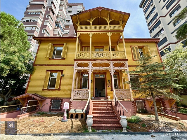 Kadıköy Feneryolunda 2. Derece Tescilli Tarihi Ahşap Köşk