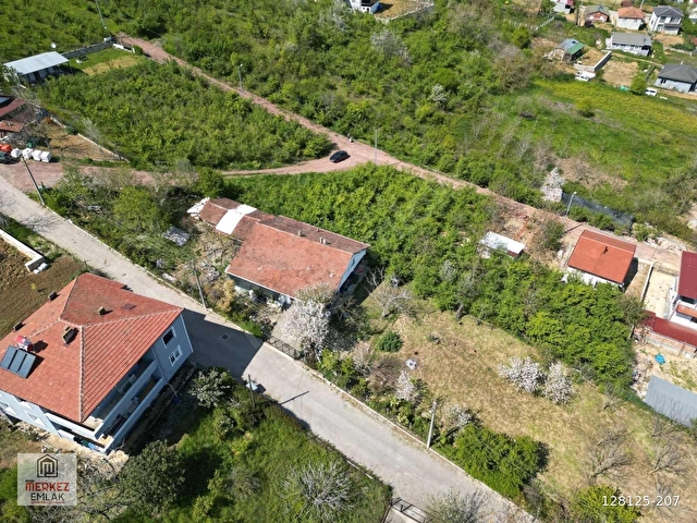 AKMEŞEDE YATIRIMA VE YAŞAMA UYGUN %25 İMARLI ARSA SATILIK - Görsel 2