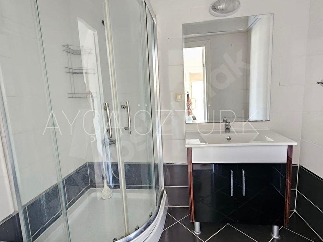 İzban Yakını ,Havuzlu Sitede, Tertemiz Geniş Daire - Görsel 24