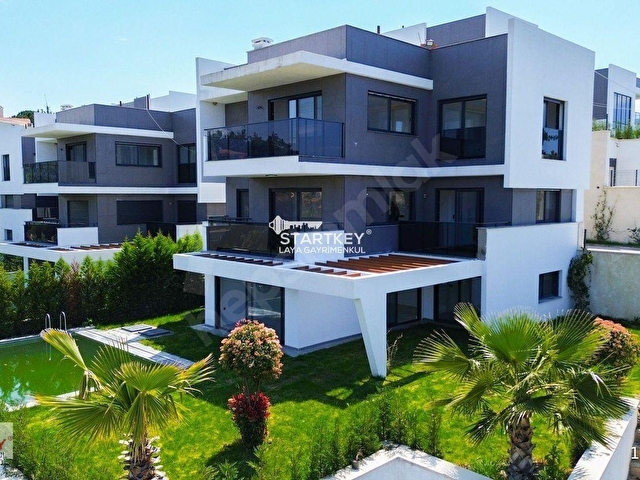 KUŞADASI SOĞUCAKTA PANORAMİK DENİZ MANZARALI ULTRA LÜKS VİLLA