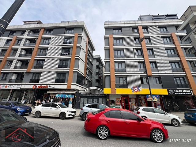 Yenibosna Kocasinanda Satılık 2+1 Otoparklı Daire çift asansörlü acil çıkış merdivenli