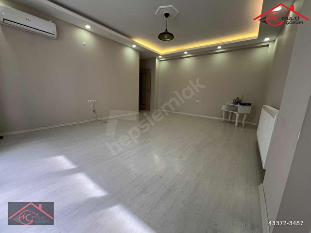 Yenibosna Kocasinanda Satılık 2+1 Otoparklı Daire çift asansörlü acil çıkış merdivenli - Görsel 4