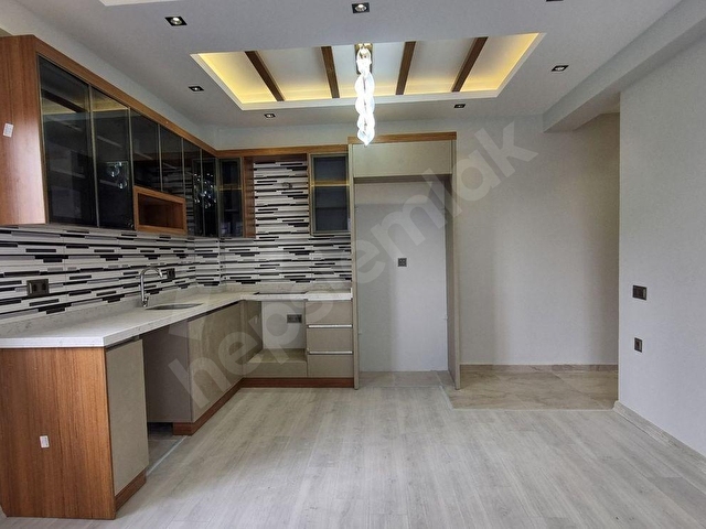 ROYAL EMLAKTAN TÖMÜKTE DENİZE 400 MT SATILIK 2+1 LÜX 120m2 DAİRE - Görsel 14