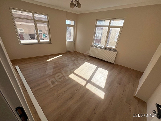 Sultangazi Yunus Emrede Satılık 2+1 Daire (110m²) - Görsel 3