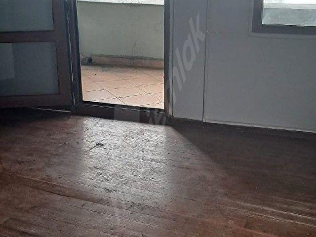 berk emlak beyoğlu emincamine yakın 1 artı 1 teraslı daire