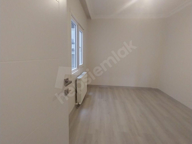 ORTAKÖY MERKEZDE,SAHİLE YAKIN,4.KAT,GENİŞ 2+1,90M2,KOMPLE YENİLENMİŞ,ŞIK BAKIMLI,DENİZ MANZARALI - Görsel 19