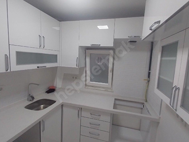 ORTAKÖY MERKEZDE,SAHİLE YAKIN,4.KAT,GENİŞ 2+1,90M2,KOMPLE YENİLENMİŞ,ŞIK BAKIMLI,DENİZ MANZARALI - Görsel 23