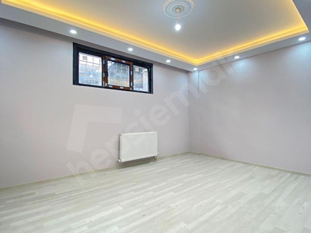 TÜRKİYE EMLAK DAVUTPAŞA MAH 2+1 KREDİLİ BAHÇE KAT 90m2 KOD2703