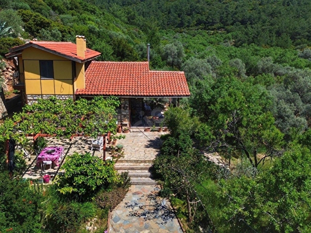 Datça Zeytincikte Satılık 1200m² Doğa İçinde Özgün 3+1 Taş Ev