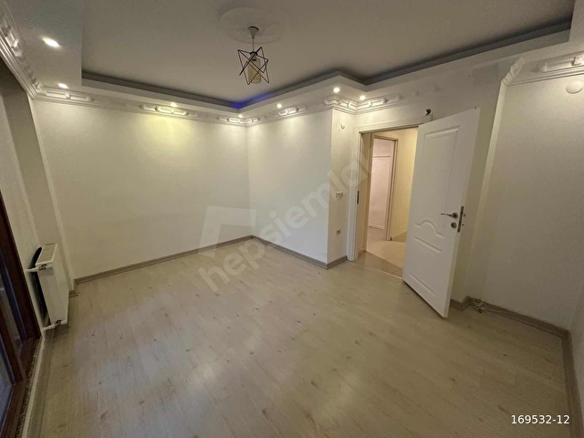 KÜÇÜKÇEKMECE YENİMAHALLEDE SATILIK 10 YILLIK ÖN CEPHE 2+1 DAİRE - Görsel 2