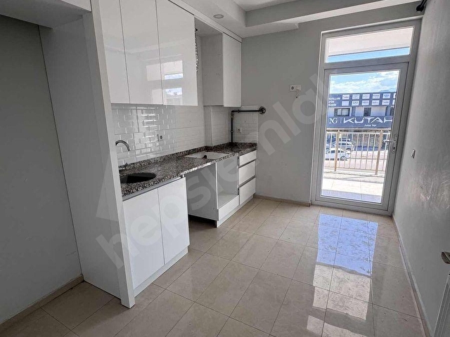 Döşemealtı Merkezde Sıfır, İskanlı, 3 Cepheli Cadde Üzeri Daire
