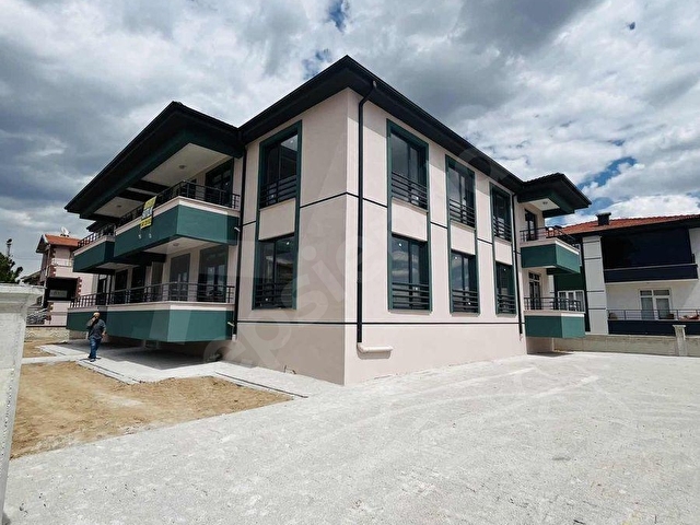Alakovada Satılık Otoparklı 2+1 Müstakil Tadında Daire