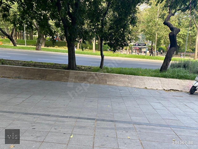 VİS EMLAKTAN   BEŞİKTAŞ BARBAROS BULVARINDA 3BÖLÜMLÜ 180 M2 HER İŞE UYGUN KUPON DÜKKAN - Görsel 9