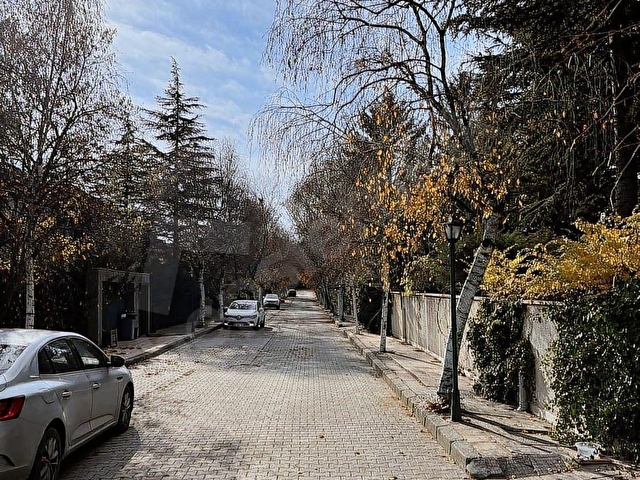GİRİŞİM SİTESİNDE YEŞİLLİKLER İÇİNDE 2 KATLI VİLLA - Görsel 2