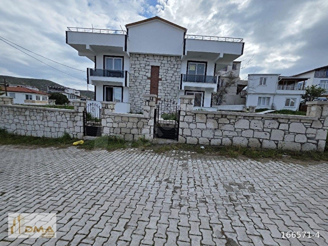 DMA MİMARLIK İNŞAAT AVŞA MERKEZ BAHÇELİ VE DENİZ MANZARALI TRİPLEKS