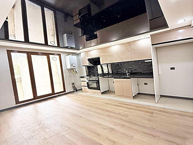 GÜZELYURT METROBÜSÜN DİBİNDE TEMİZ FERAH SORUNSUZ SATILIK DAİRE
