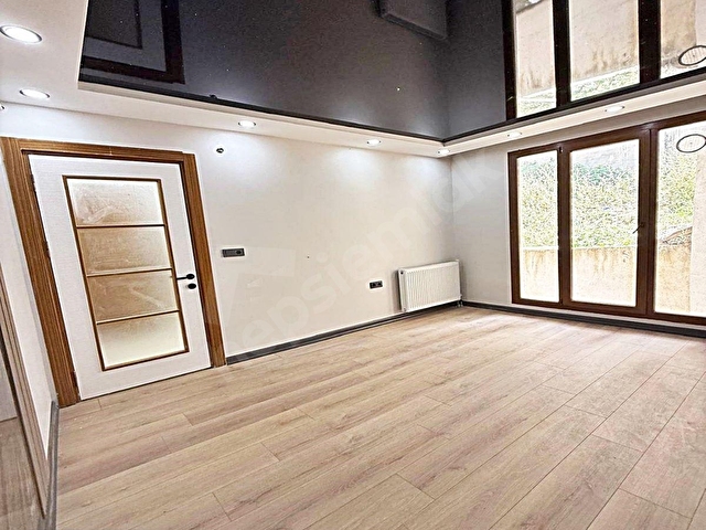 GÜZELYURT METROBÜSÜN DİBİNDE TEMİZ FERAH SORUNSUZ SATILIK DAİRE - Görsel 2
