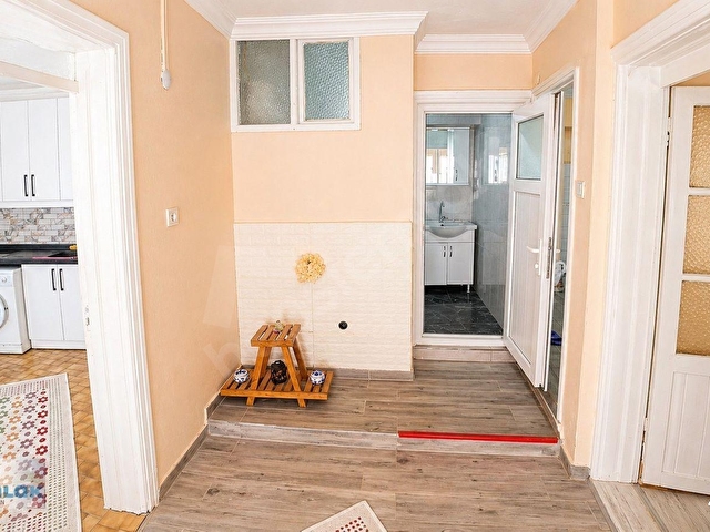 Ayvalık Merkezde 2+1 ve 3+1 Kullanımlı 3 Katlı Bina - Görsel 2