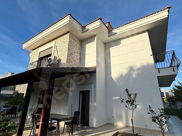 ILICA NIN EN GÖZDE YERİNDE GENİŞ BAHÇELİ MÜSTAKİL VİLLA - Görsel 18