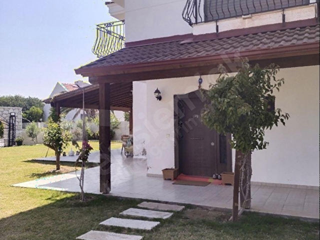 ILICA NIN EN GÖZDE YERİNDE GENİŞ BAHÇELİ MÜSTAKİL VİLLA - Görsel 3
