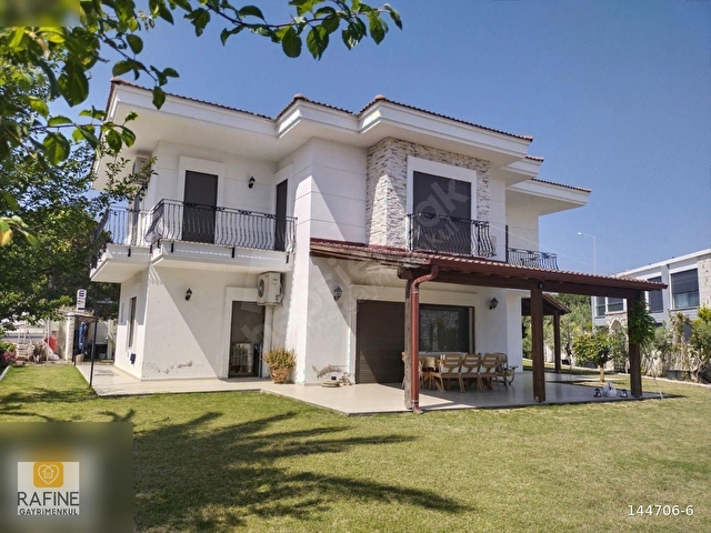 ILICA NIN EN GÖZDE YERİNDE GENİŞ BAHÇELİ MÜSTAKİL VİLLA - Görsel 2