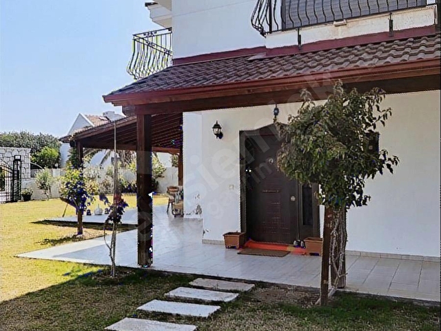 ILICA NIN EN GÖZDE YERİNDE GENİŞ BAHÇELİ MÜSTAKİL VİLLA - Görsel 7