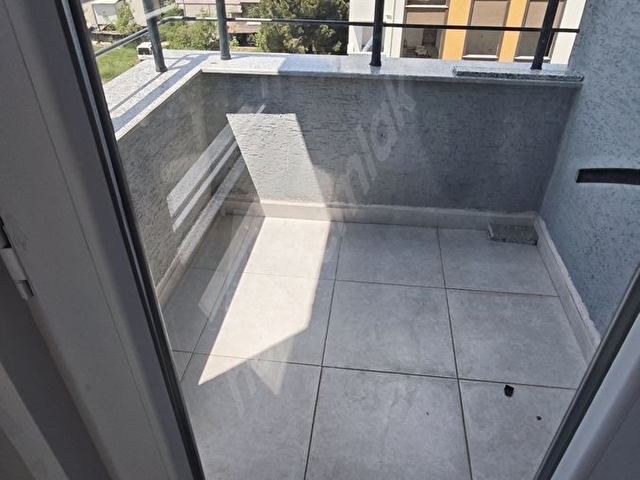 AKŞEMSETİN MAH.DE KURTKÖYE SINIR İEET KARŞISI 2+1 100M2 ARA KAT - Görsel 8