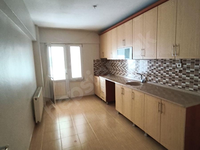 AYVALIK MARİNAYA YAKIN KALORİFERLİ KİRALIK 3+1 GENİŞ DAİRE - Görsel 5