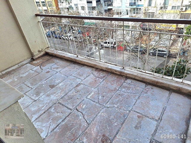Karşıyaka Girne Caddesinde 2+1  Asansörlü Kiralık Daire - Görsel 3