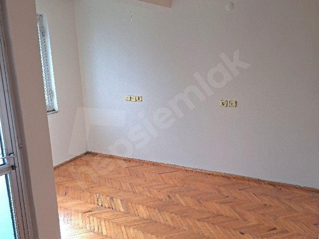 Karşıyaka Girne Caddesinde 2+1  Asansörlü Kiralık Daire - Görsel 25